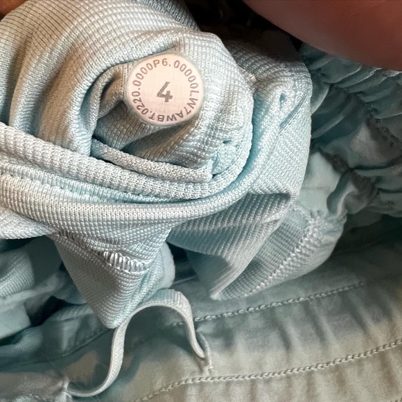 Lululemon hotty hot shorts - Picture 2 of 5